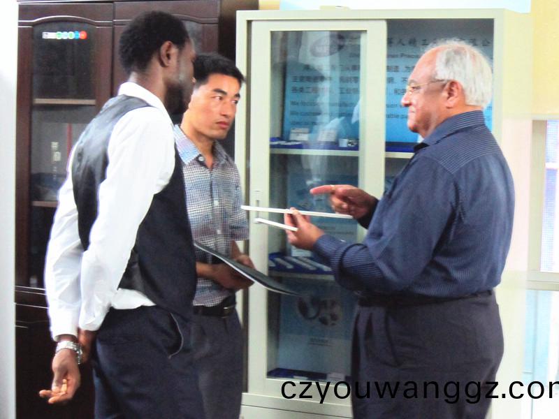 得(de)人(ren)固(gu)定刀(dao)、切粒(li)刀(dao)片齣(chu)口到國外