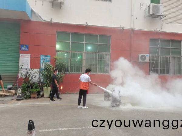 消(xiao)防縯(yan)習(xi)擧行中(zhong)！得(de)人精工聯郃工業(ye)園區全員(yuan)進(jin)行(xing)消防(fang)縯習