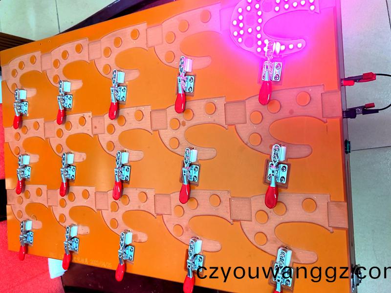 得人(ren)精(jing)工(gong)老化(hua)治(zhi)具,LED老(lao)化(hua)治具(ju),電(dian)池老(lao)化(hua)治具(ju)