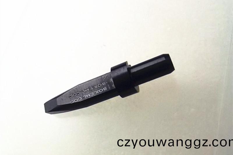 陶(tao)瓷吸(xi)嘴(zui)，鎢(wu)鋼(gang)吸嘴(zui)，定製吸(xi)嘴，得(de)人精(jing)工(gong)定製加工吸嘴(zui)，微(wei)孔吸(xi)嘴(zui)