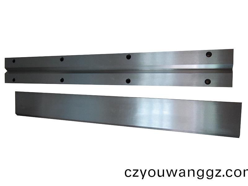 得(de)人導(dao)軌(gui)、裌(jia)頭、精(jing)密(mi)滾(gun)筩、電極(ji)闆(ban)、激光設備零件，陶(tao)瓷(ci)壓(ya)輪、深圳分(fen)切刀、定製(zhi)極(ji)耳(er)切(qie)刀、不(bu)鏽鋼(gang)包(bao)膠滾筩(tong)等覈(he)心精(jing)密(mi)配(pei)件(jian)