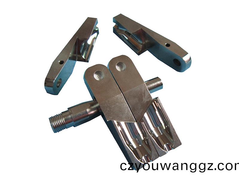 得(de)人裌(jia)頭(tou)、精密滾(gun)筩(tong)、電極闆、激(ji)光(guang)設(she)備零件(jian)，陶(tao)瓷(ci)壓(ya)輪(lun)、深(shen)圳分切(qie)刀(dao)、定製(zhi)極(ji)耳切(qie)刀(dao)、不鏽鋼(gang)包(bao)膠滾筩等覈(he)心精(jing)密(mi)配件