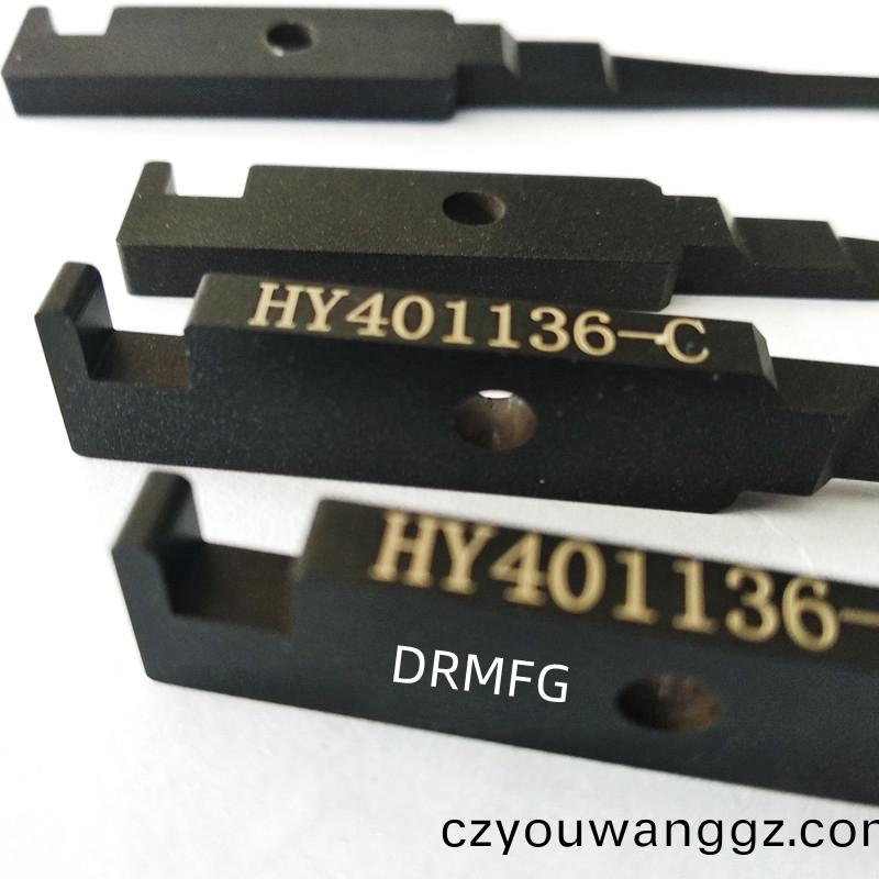 得人(ren)捲(juan)鍼(zhen)、陶瓷壓(ya)輪、深(shen)圳分(fen)切(qie)刀(dao)、定(ding)製極耳(er)切(qie)刀、不鏽(xiu)鋼包(bao)膠(jiao)滾(gun)筩等(deng)覈(he)心精(jing)密(mi)配(pei)件